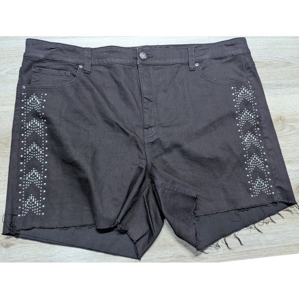 Melissa McCarthy Seven7 Jean Shorts Womens 28W Black Studded Distressed Stretch‎